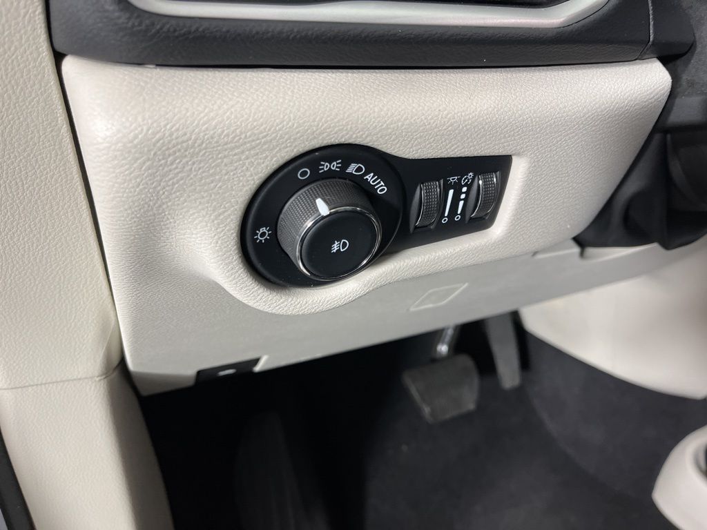 2023 Chrysler Pacifica Touring L 13