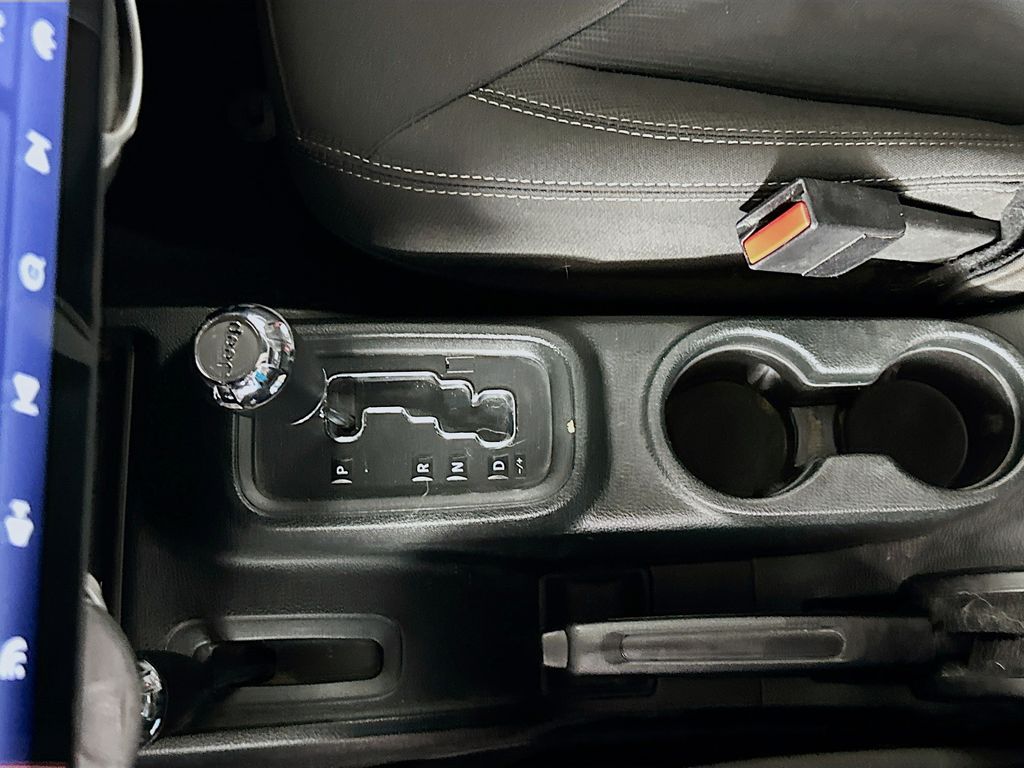 Thumbnail: 2018 Jeep Wrangler - 17