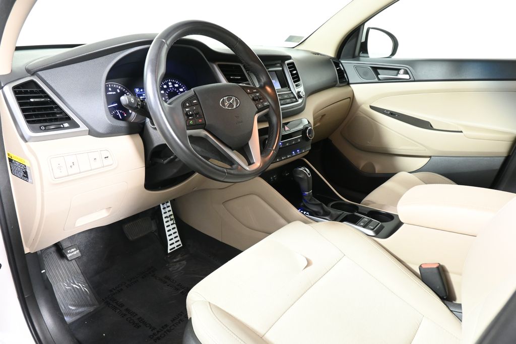 2017 Hyundai Tucson Sport 14