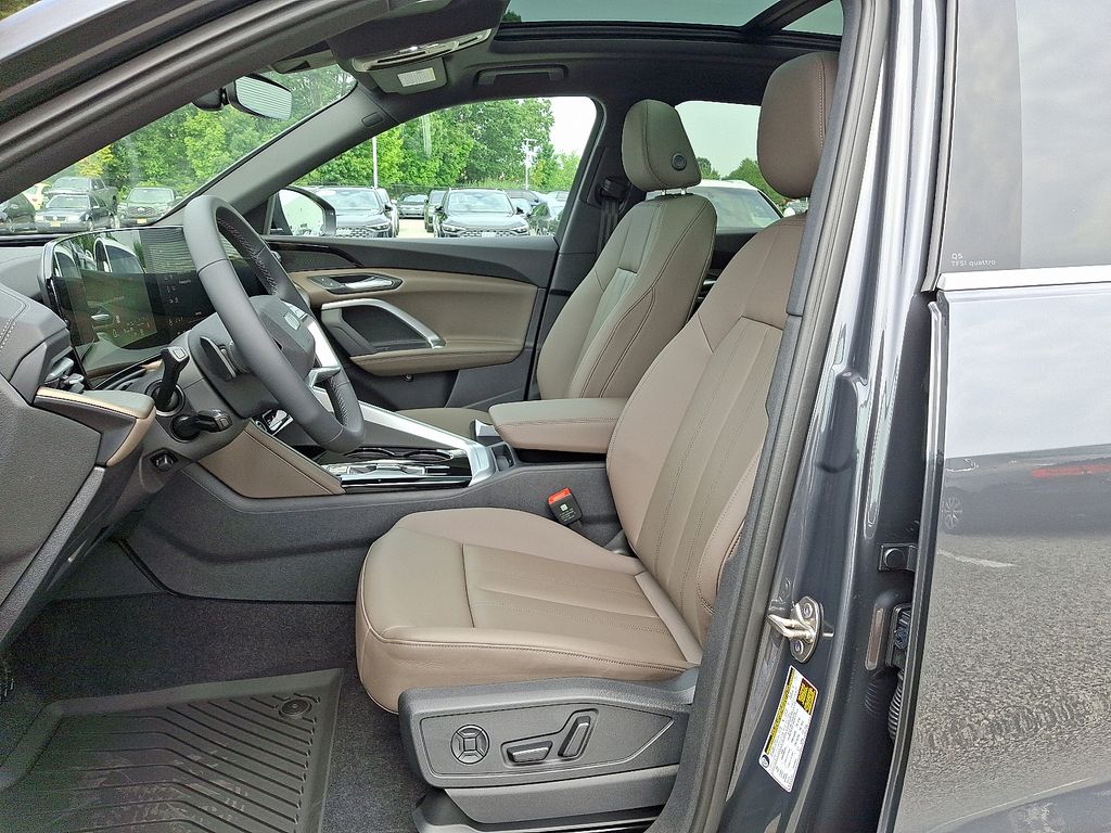 Thumbnail: 2025 Audi Q5 - 6