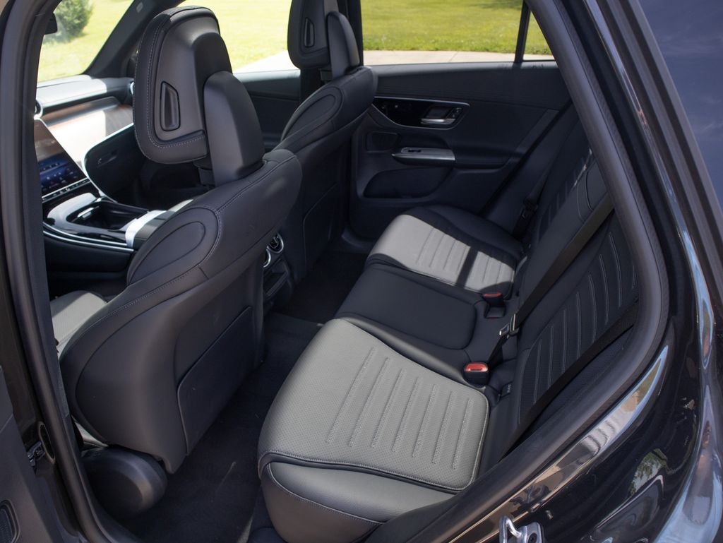 2024 Mercedes-Benz GLC GLC 300 photo