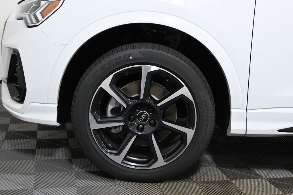 Thumbnail: 2025 Audi Q3 - 11