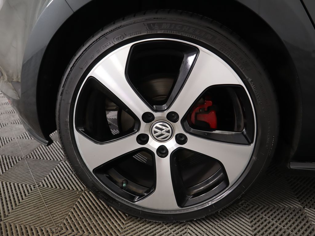 Thumbnail: 2015 Volkswagen Golf - 31