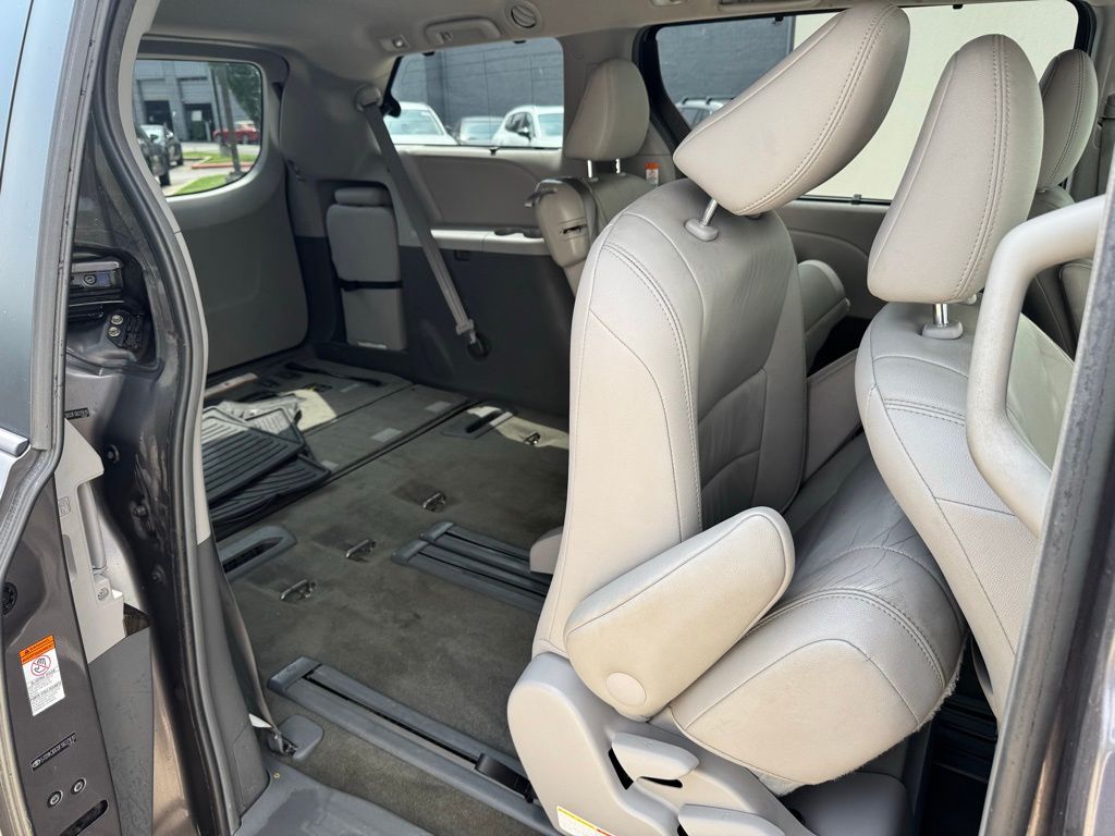 Used Car 2015 Toyota Sienna  L For Sale Under $20,000 In Georgetown, Texas