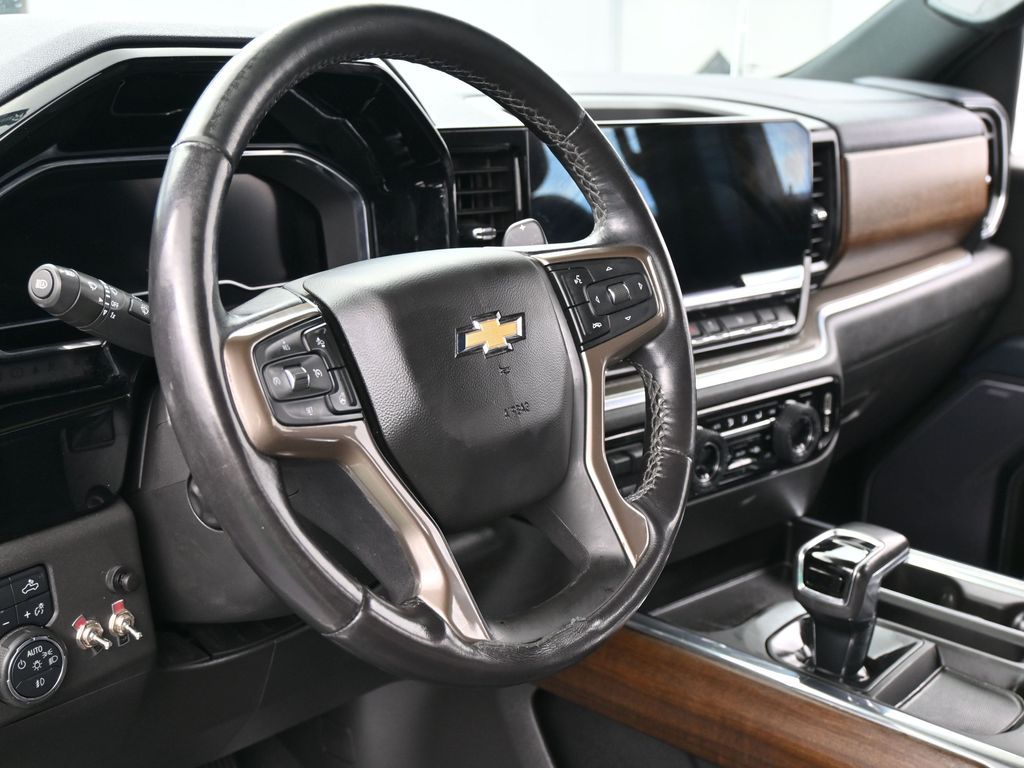 Used 2022 Iridescent Pearl Tricoat Chevrolet High Country image 14