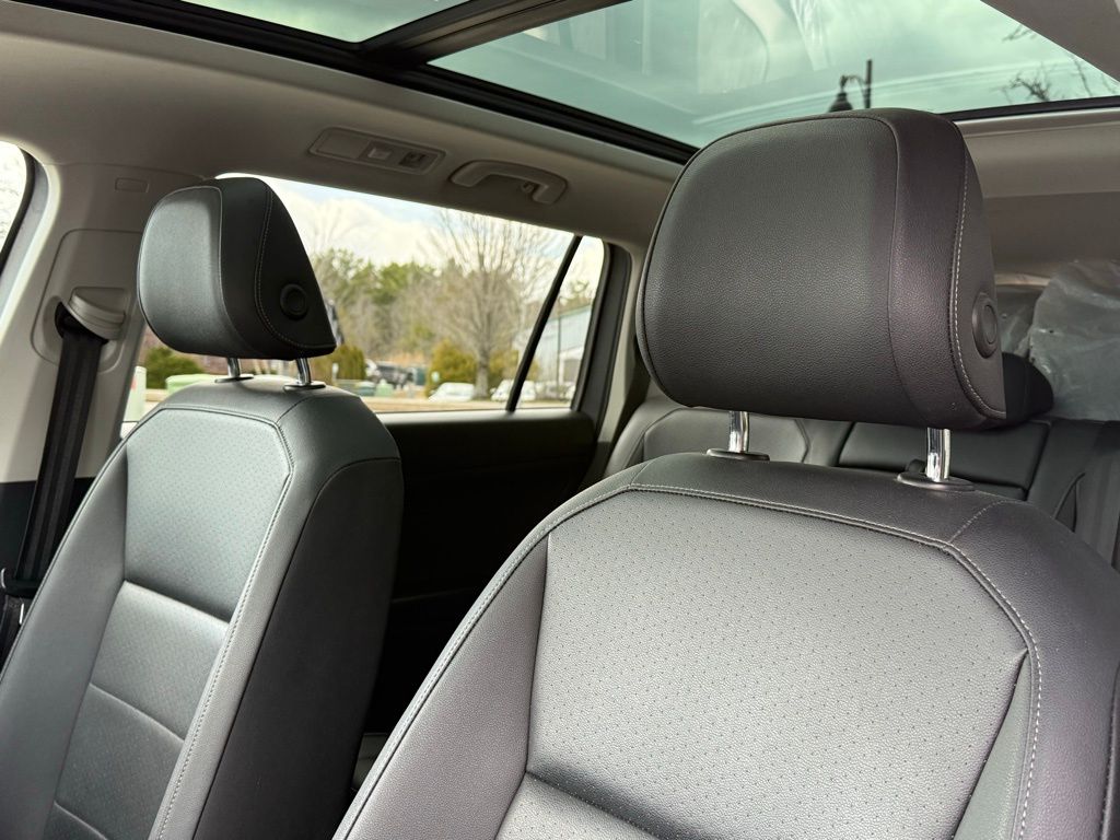 Used 2020 Silver Volkswagen 2.0T SEL image 34