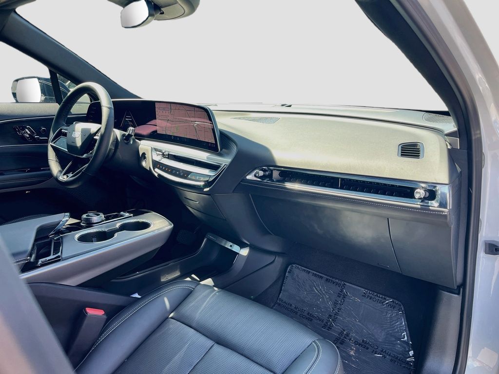 Used 2025 White Cadillac Luxury image 30