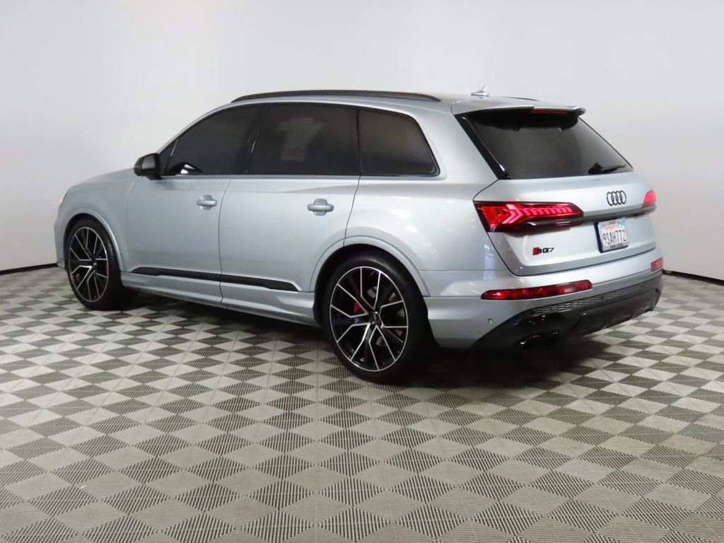 Thumbnail: 2023 Audi SQ7 - 3