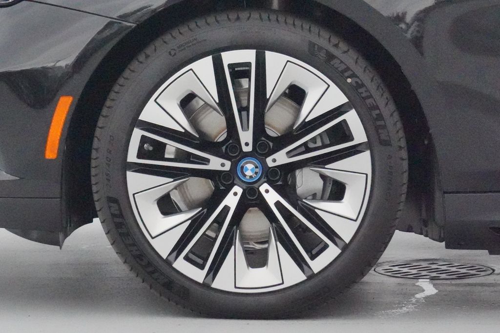 2025 BMW i5 eDrive40 5