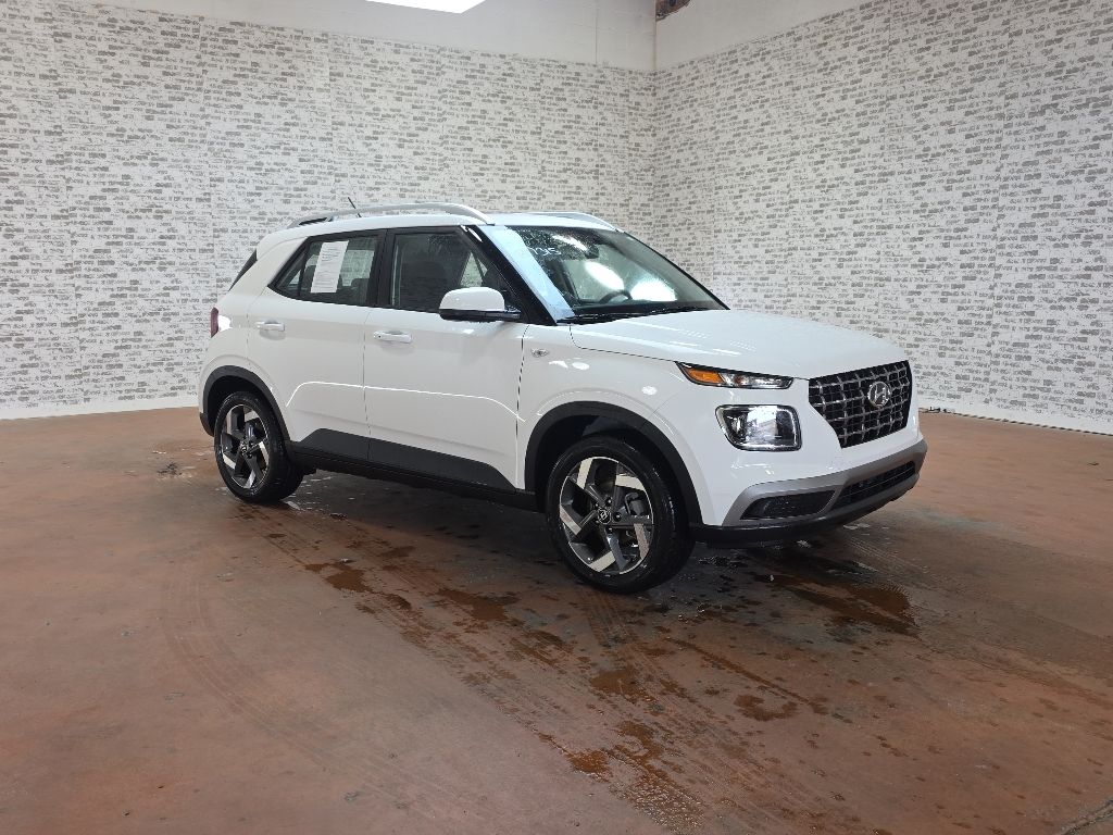 Lunar White 2026 Hyundai Venue SUV / Crossover Front-Wheel Drive Continuously Variable Transmission