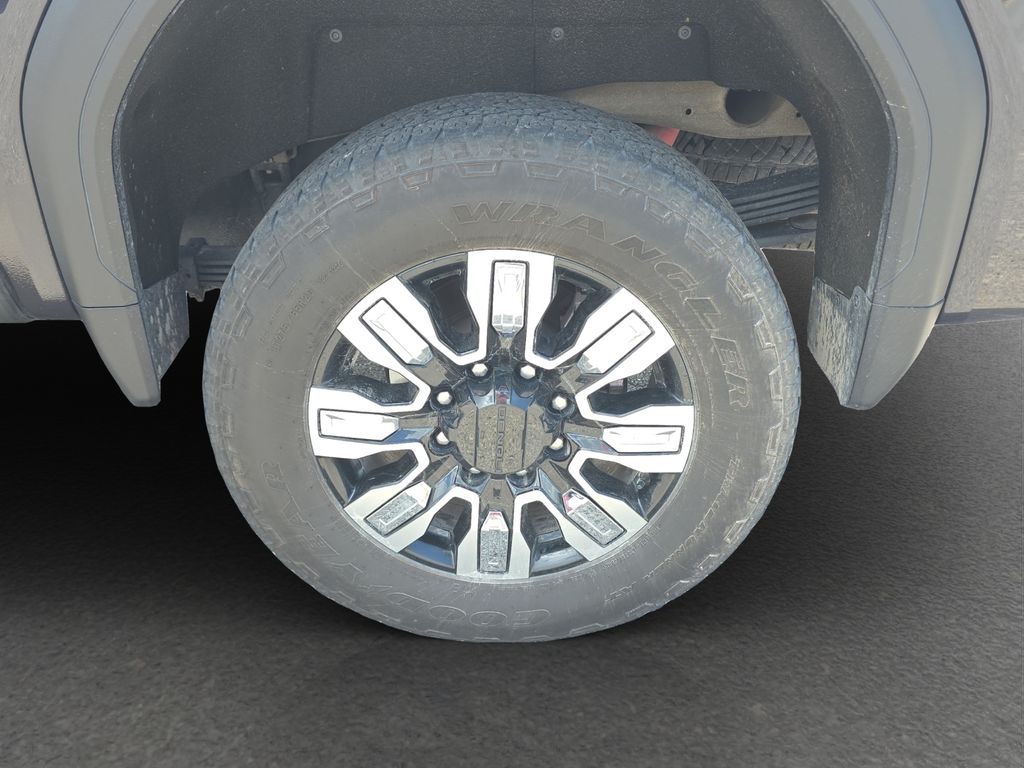 Used 2025 Silver GMC Denali image 5