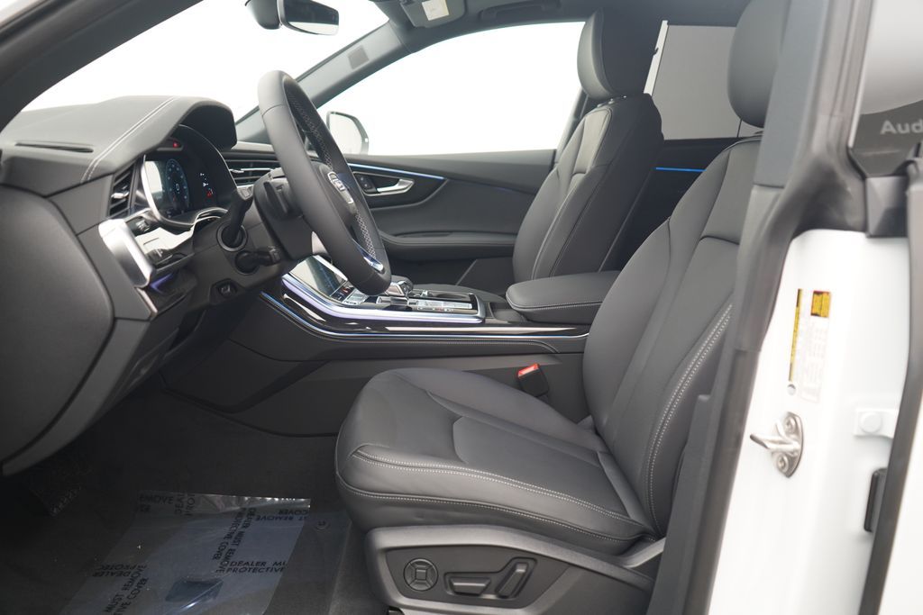 Thumbnail: 2026 Audi Q8 - 6