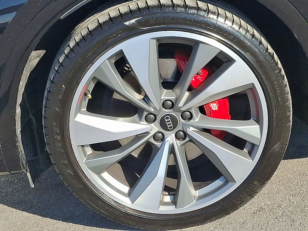 Thumbnail: 2024 Audi SQ5 - 8