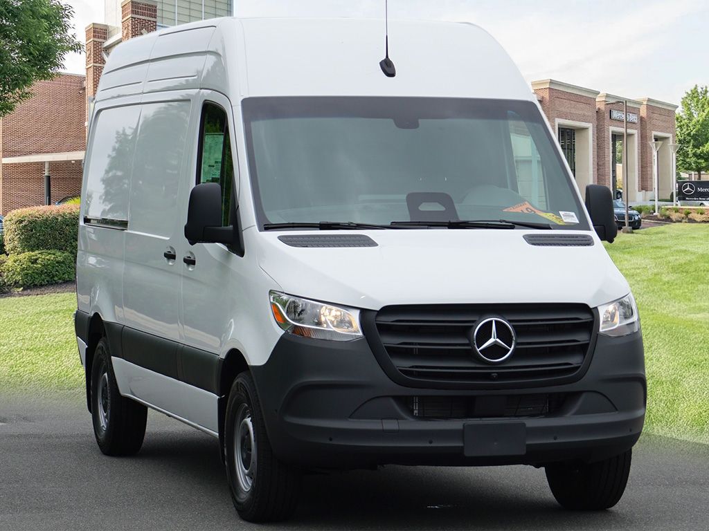 Thumbnail: 2025 Mercedes-Benz Sprinter - 3