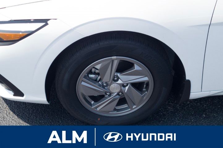 New 2026 White Hyundai SE image 11