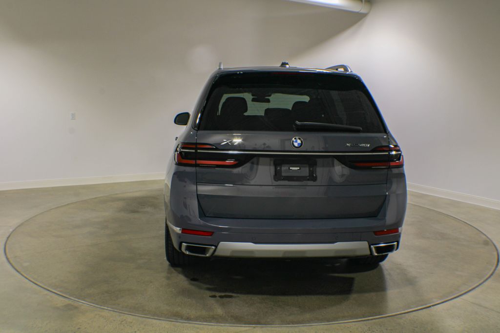 Used 2023  BMW xDrive40i image 4