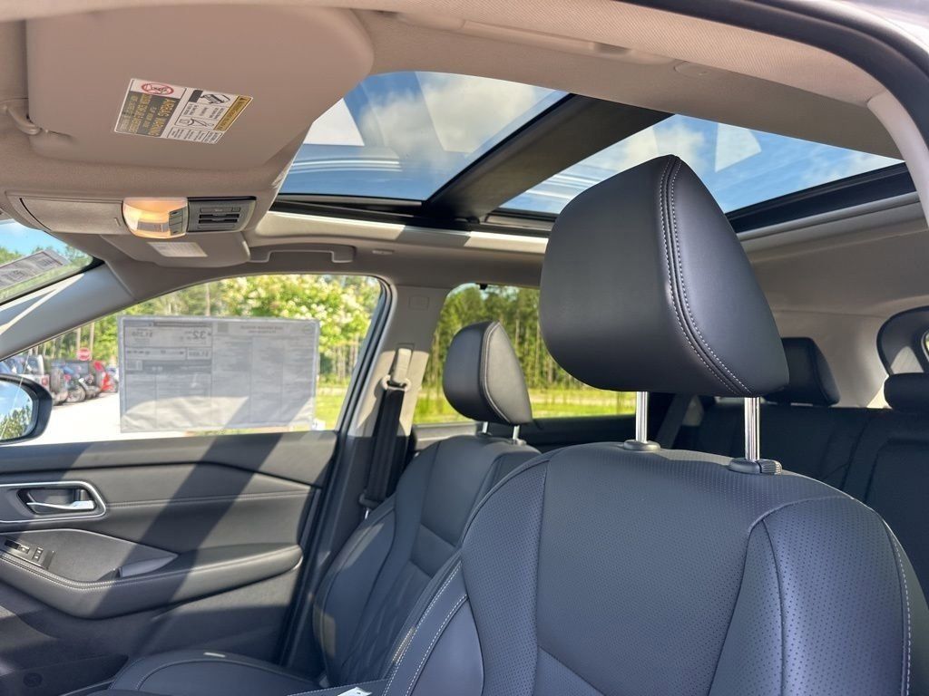 2025 Boulder Gray Pearl/Super Black Nissan Rogue Platinum FWD SUV