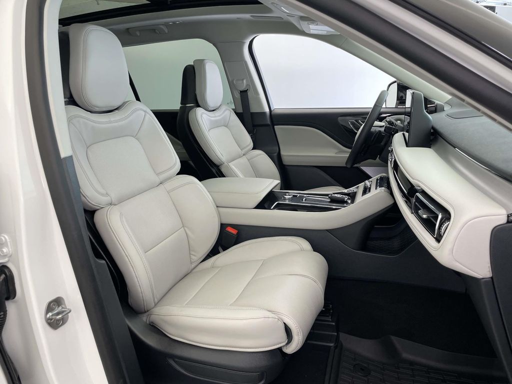 2026 Lincoln Aviator Reserve White at Phil Fitts Ford