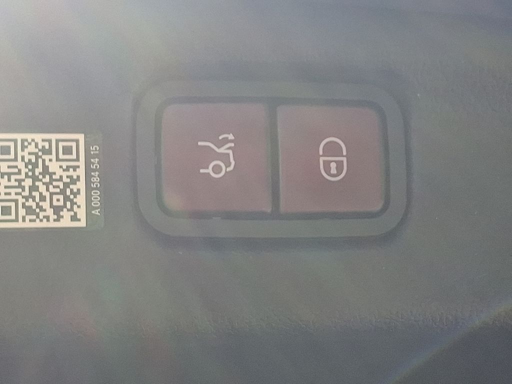 2025 Mercedes-Benz C-Class C 300 28