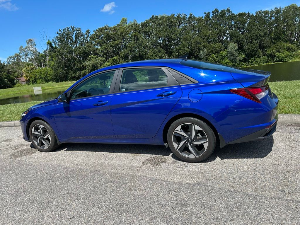 Thumbnail: 2023 Hyundai Elantra - 3