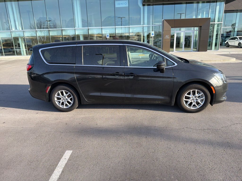 2023 Chrysler Voyager