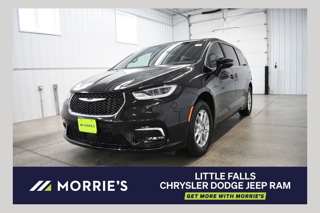 Diamond Black Crystal Pearlcoat 2026 Chrysler Pacifica Minivan Front-Wheel Drive 9-Speed Automatic