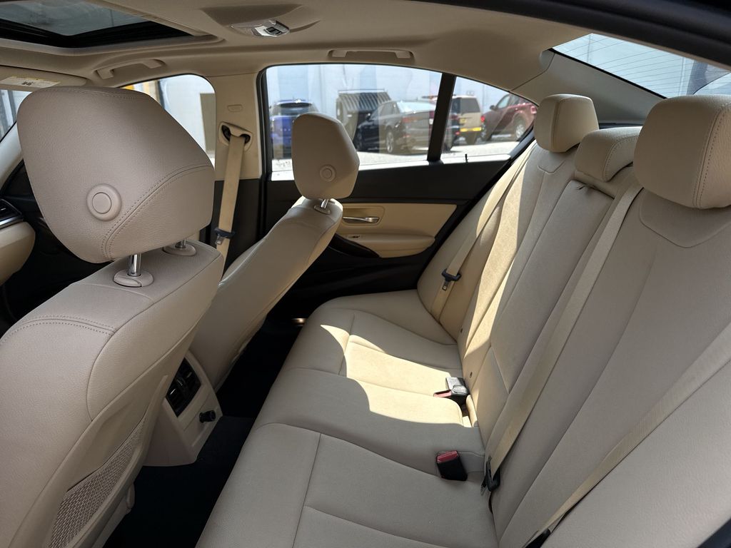 Thumbnail: 2018 BMW 3 Series - 12