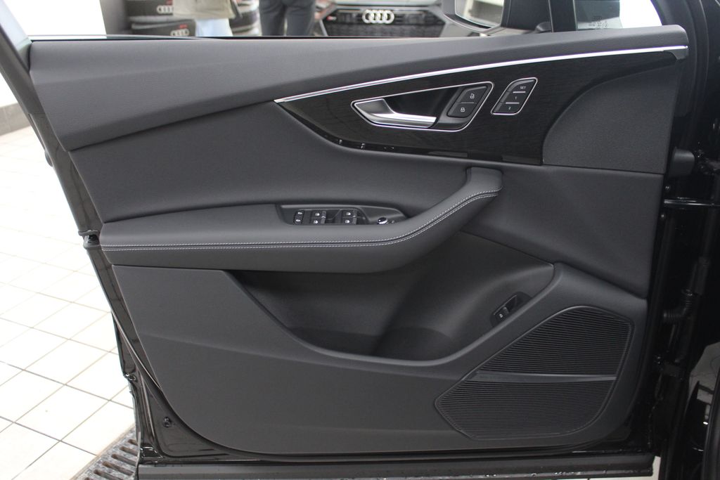 Thumbnail: 2026 Audi Q7 - 16