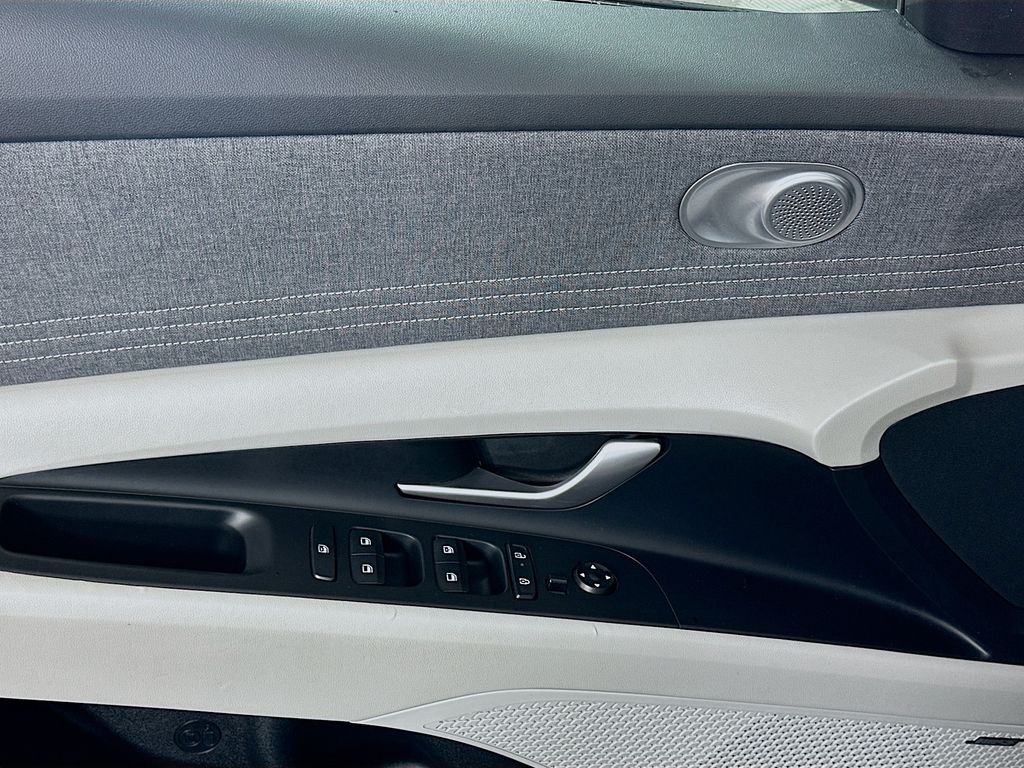 Thumbnail: 2024 Hyundai Elantra - 18