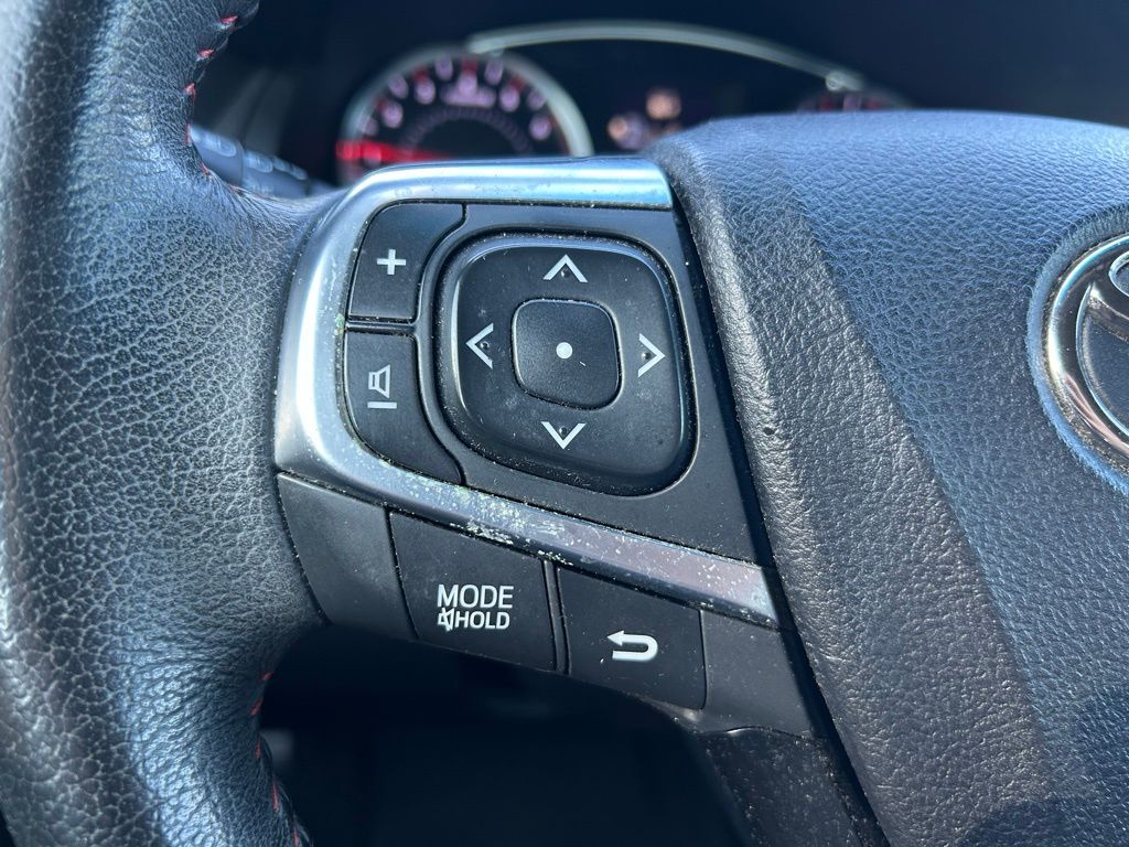 Thumbnail: 2016 Toyota Camry - 20
