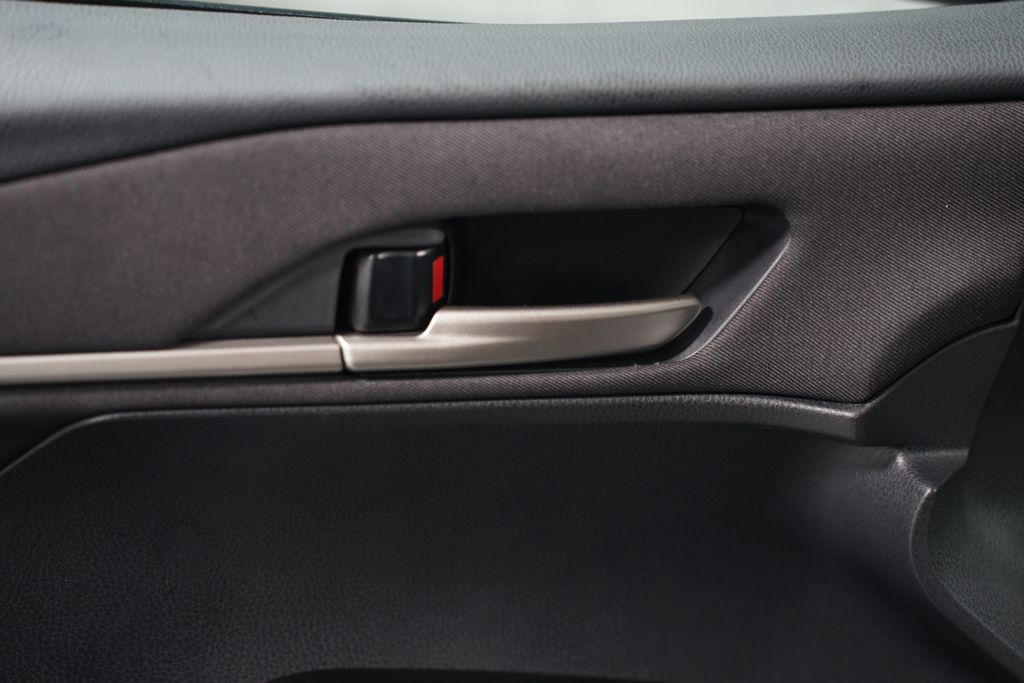 2025 Toyota Camry LE 32