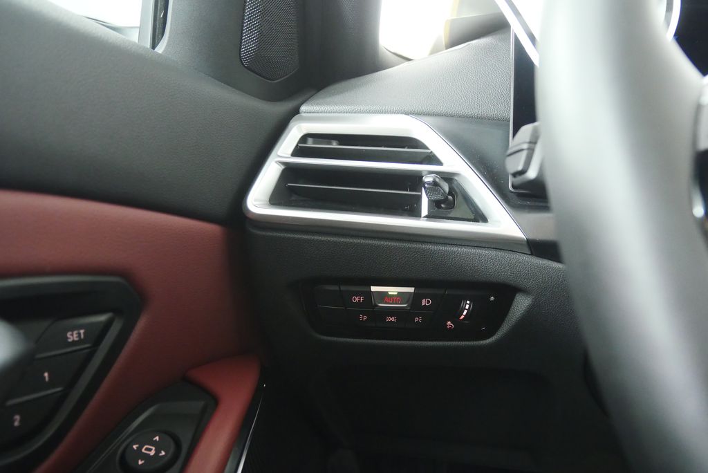 Thumbnail: 2025 BMW 3 Series - 21