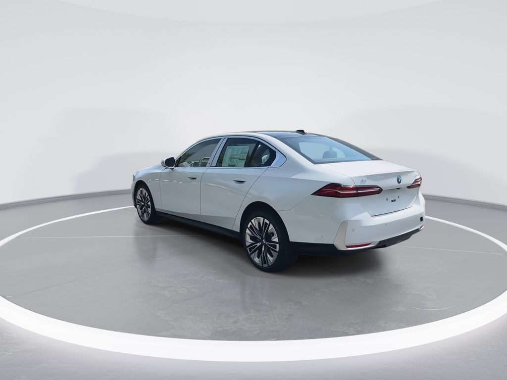 Thumbnail: 2027 BMW i5 - 6
