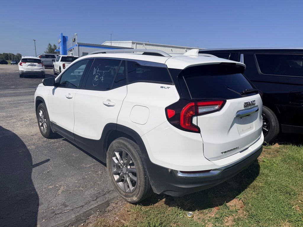 Used 2024 White GMC SLT image 5