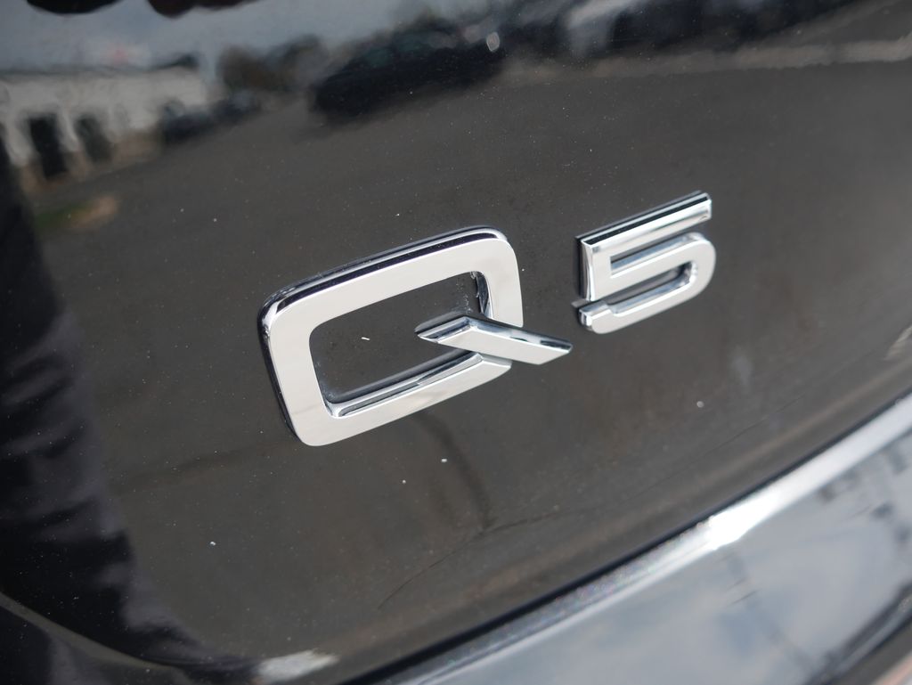 Thumbnail: 2023 Audi Q5 - 9