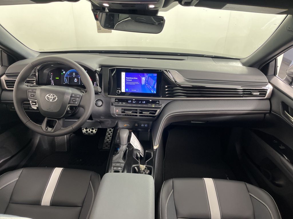 2025 Toyota Camry SE 17