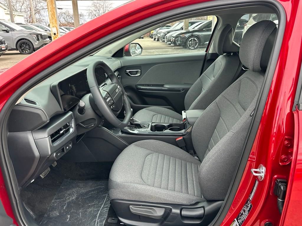 2025 Kia K4 EX photo