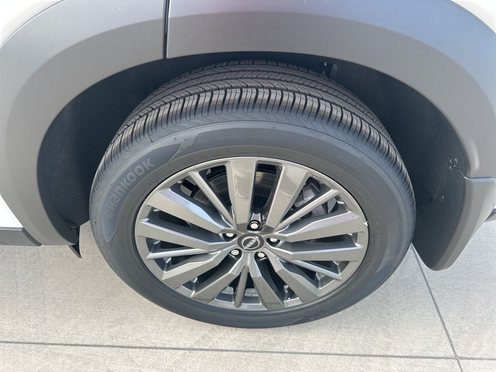 2025 Everest White Pearl Tricoat Nissan Pathfinder SL FWD SUV