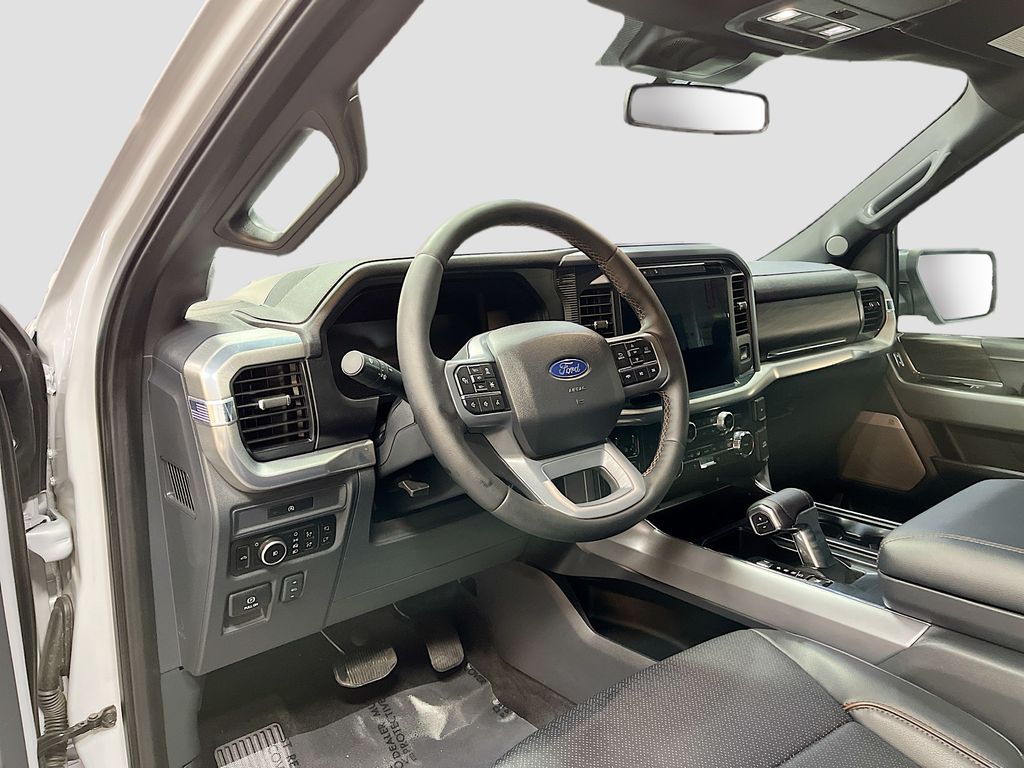 Used 2025 White Metallic Ford Lariat image 9
