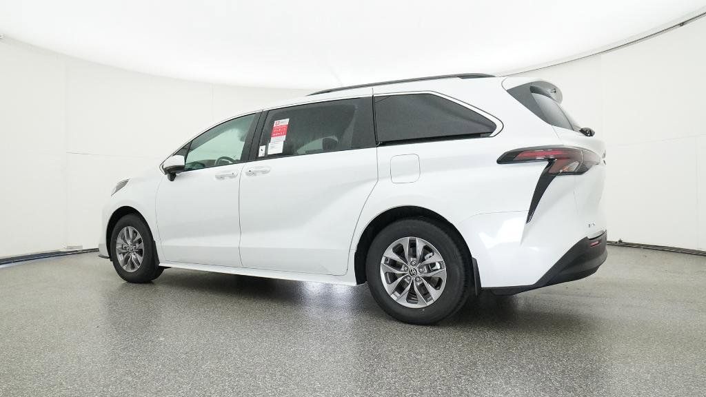 Thumbnail: 2025 Toyota Sienna - 23