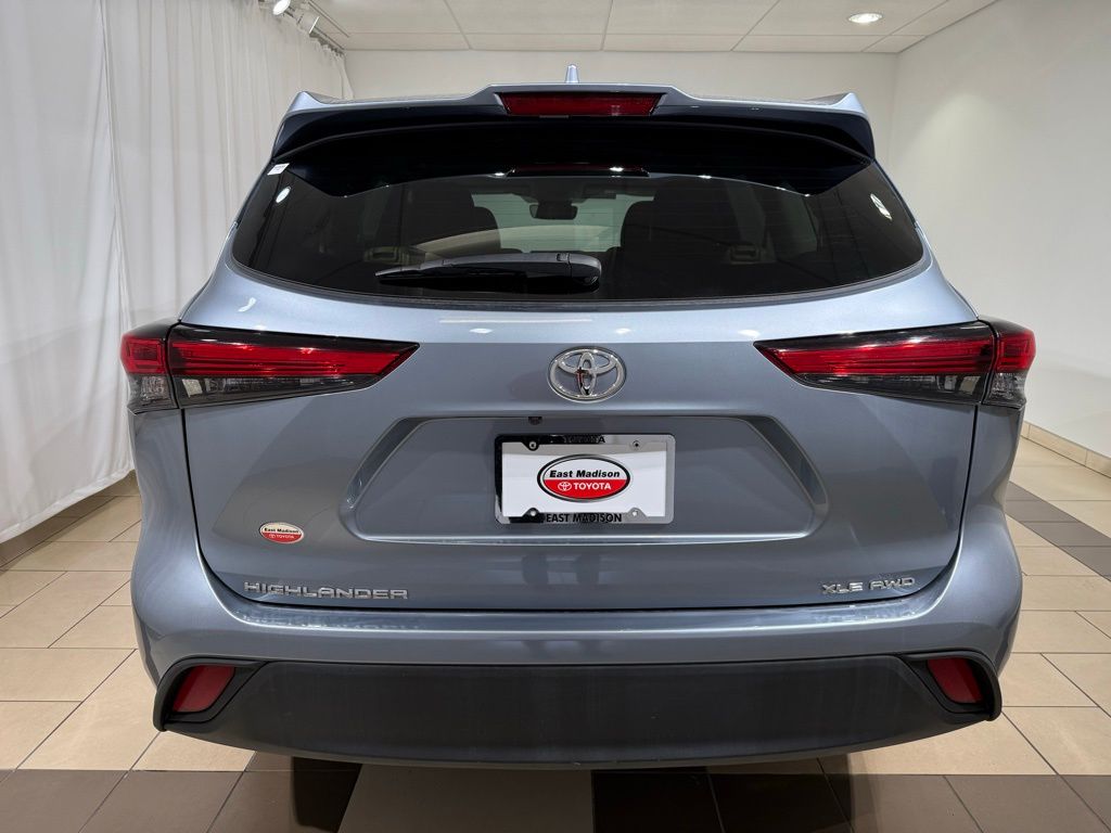 2022 Toyota Highlander XLE 4