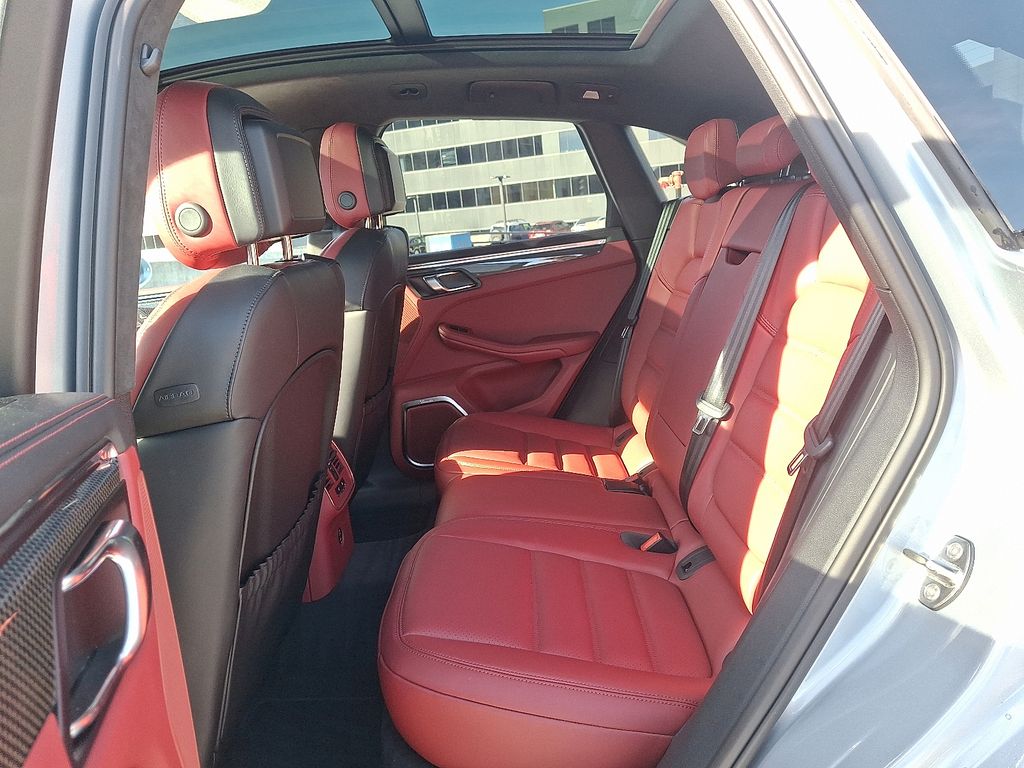 Thumbnail: 2026 Porsche Macan - 13