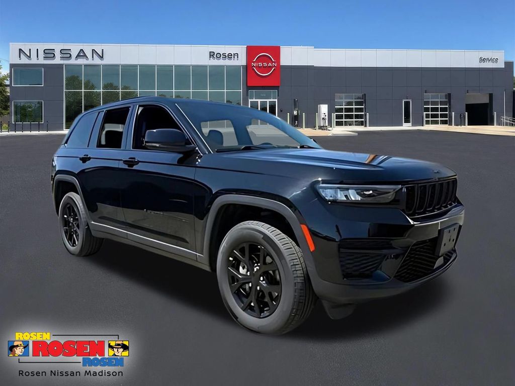 Diamond Black Crystal Pearlcoat 2025 Jeep Grand Cherokee SUV / Crossover Four-Wheel Drive 8-Speed Automatic