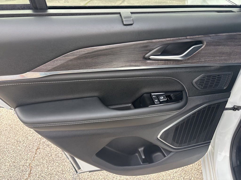 Used 2024 Jeep Grand Cherokee SUV