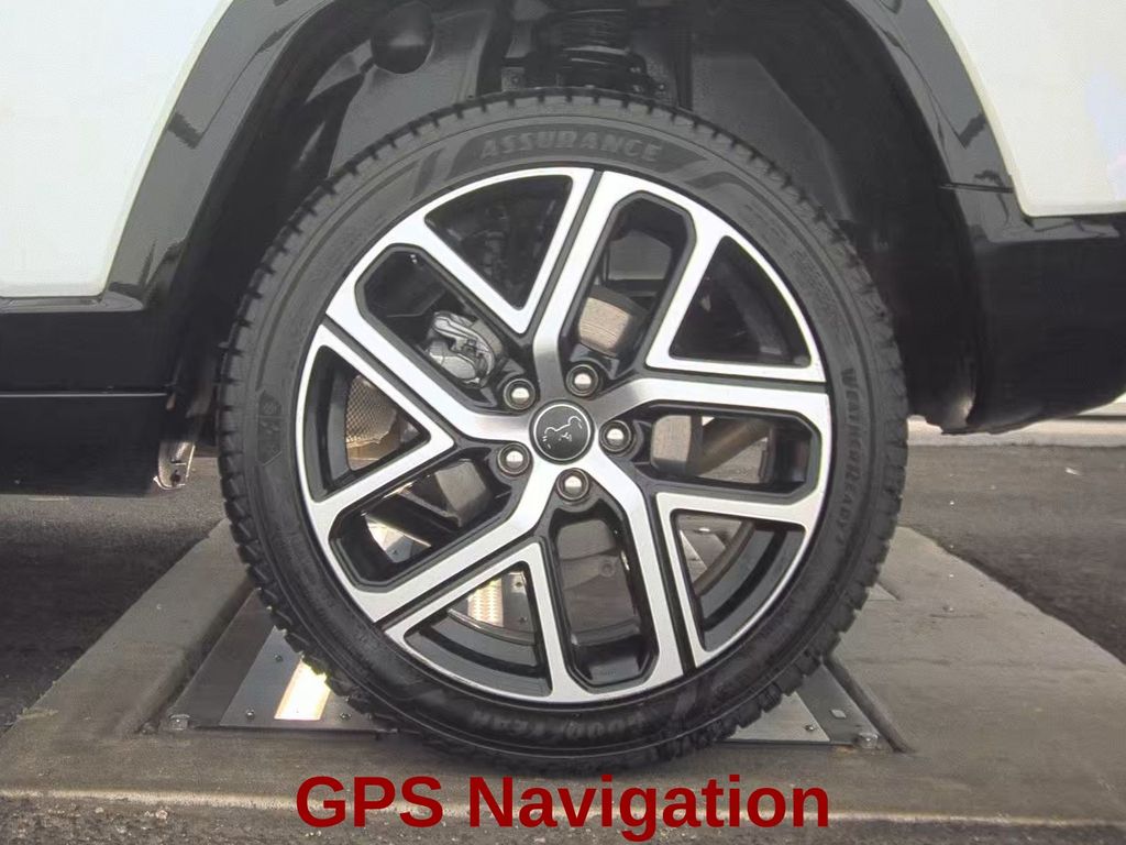 2025 Bright White Clearcoat Jeep Compass Limited 4X4 SUV