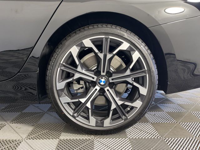 Thumbnail: 2025 BMW 3 Series - 3