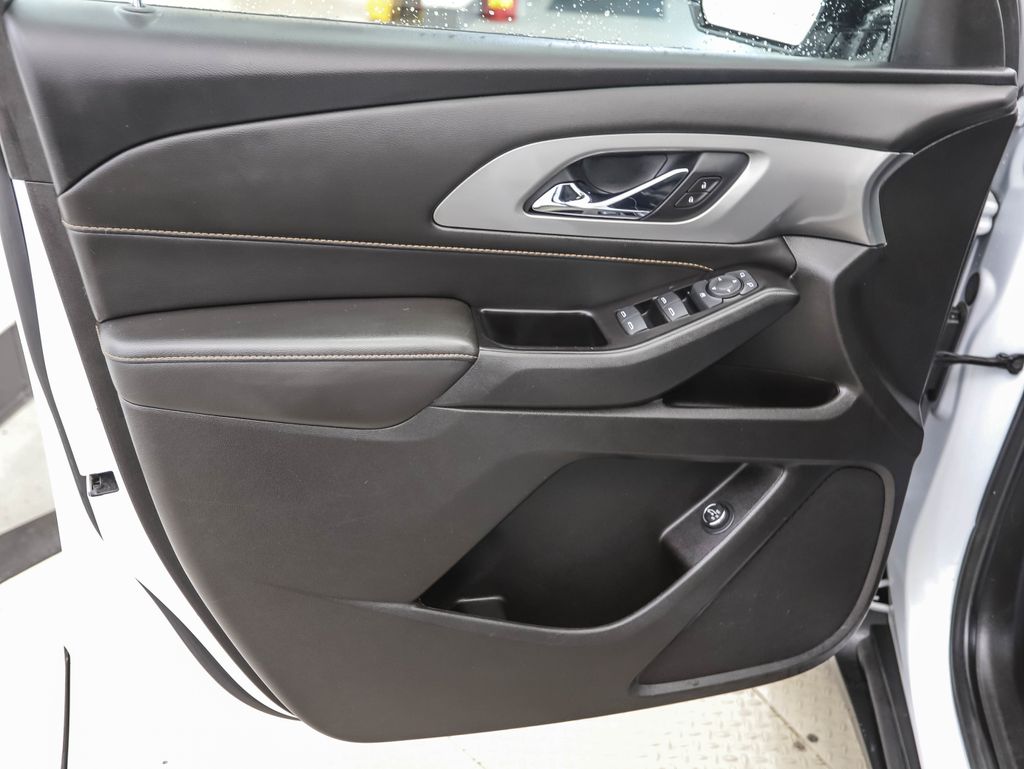 Thumbnail: 2020 Chevrolet Traverse - 9