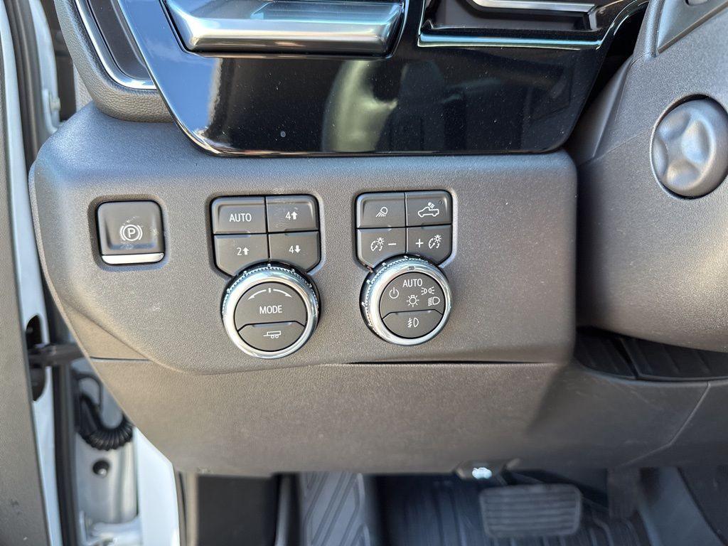 New 2026 White GMC SLT image 29