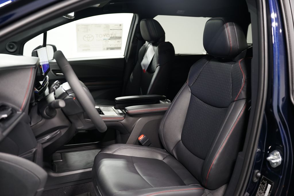 2025 Toyota Sienna XSE 29