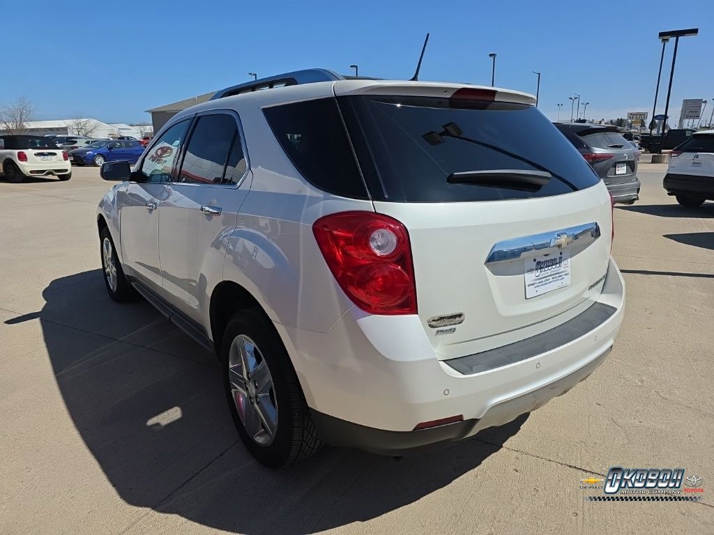 View vehicle photo 4